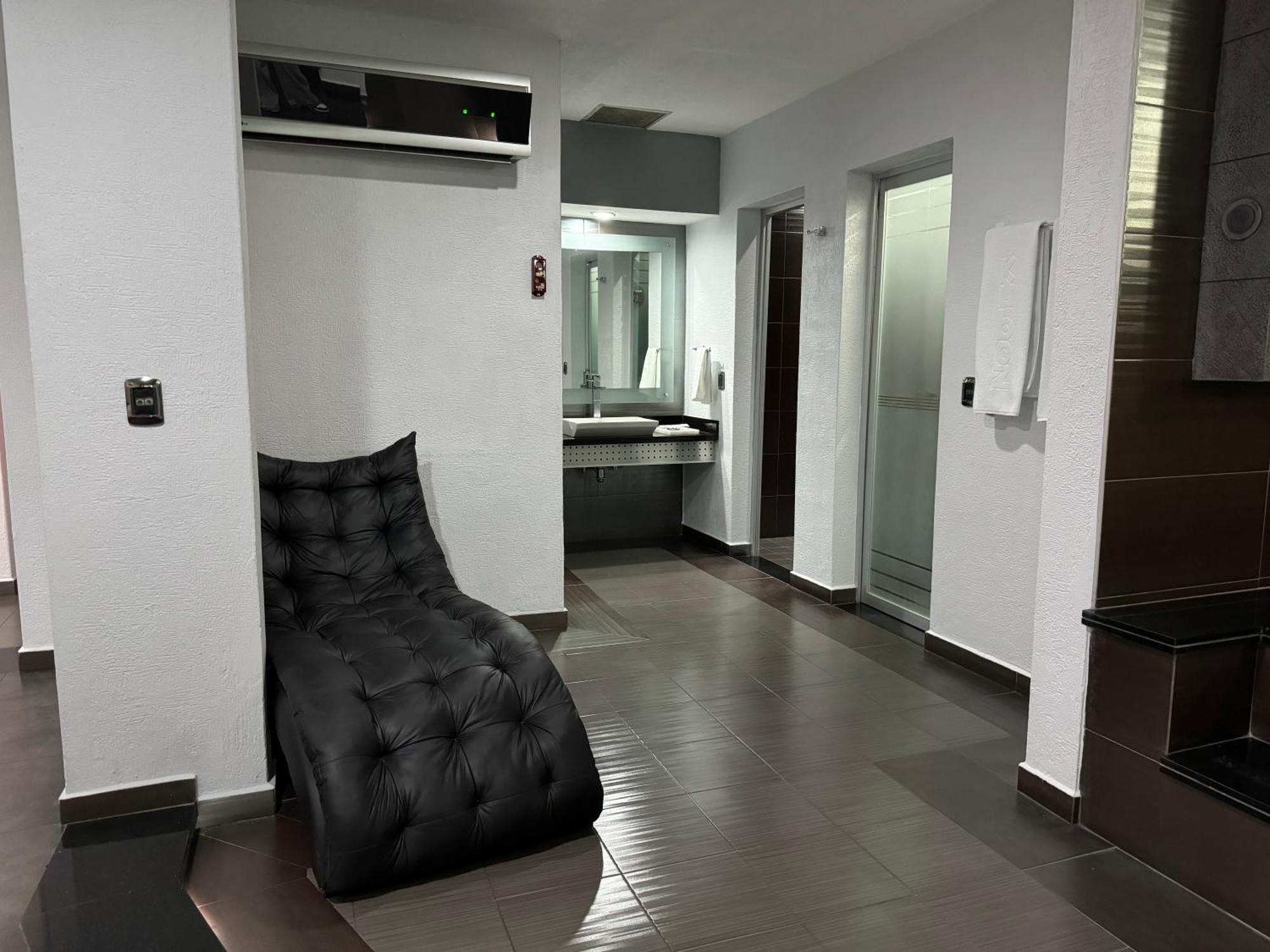 Kuboz Motor Hotel Zapopan Exterior photo
